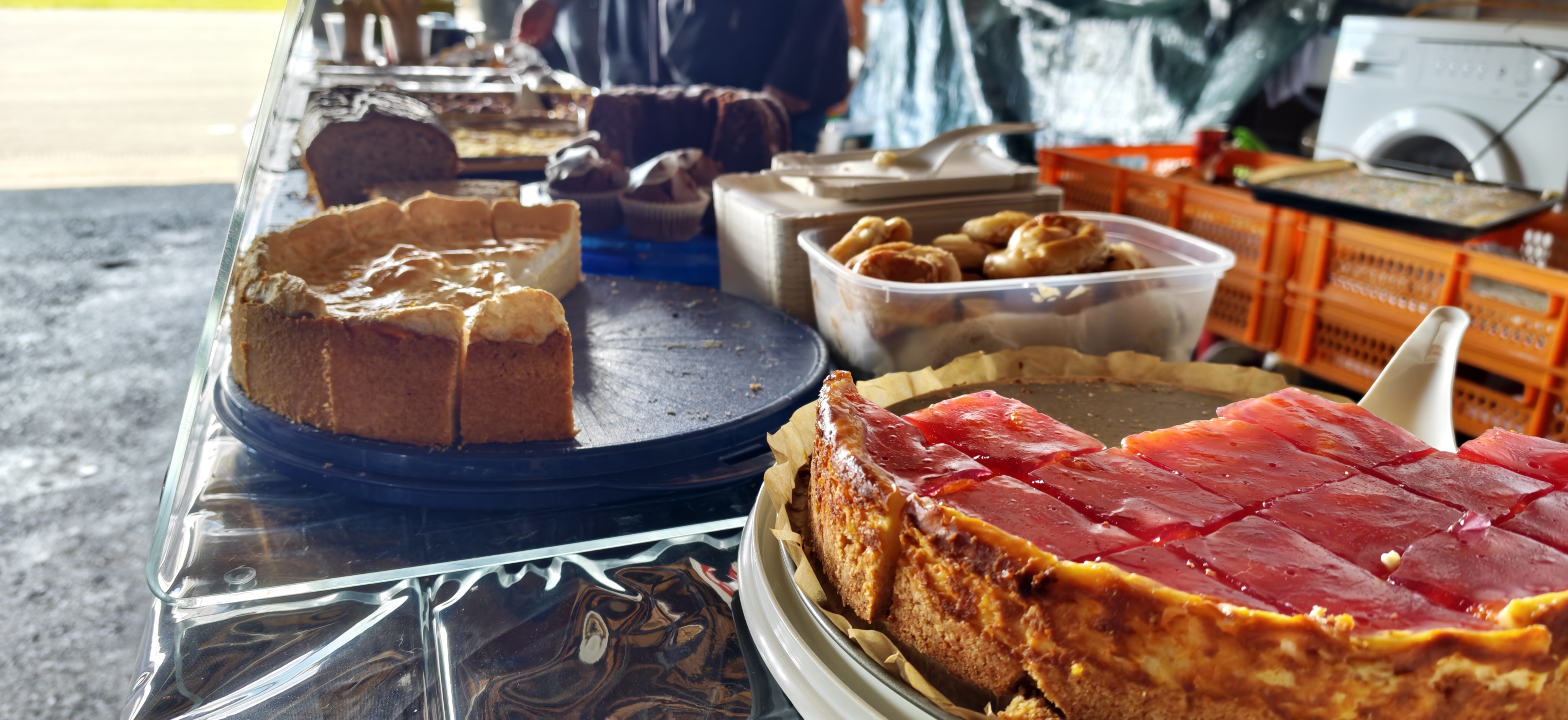 Kuchenbuffet beim Charity-Flugtag Kleine Helden – Große Flügel