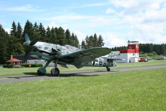 Bf 109 G-6 am 18. Juni 2007 auf dem Breitscheider Flugplatz