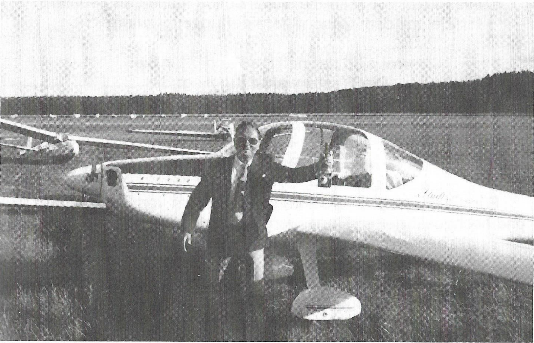 Taufe des Motorseglers G 109 B Stadt Haiger durch Bürgermeister Kröckel 1985